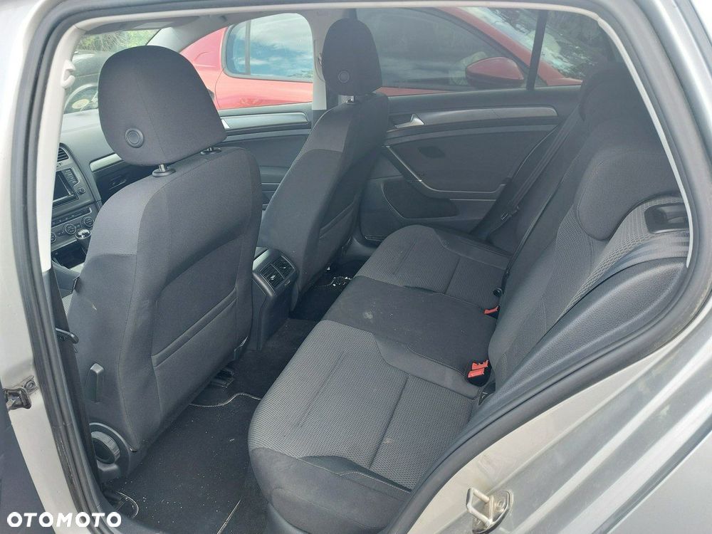 Volkswagen Golf - 10