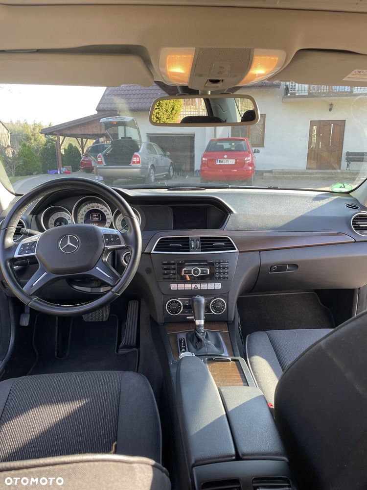 Mercedes-Benz Klasa C 180 CGI Automatik BlueEFFICIENCY Elegance - 8