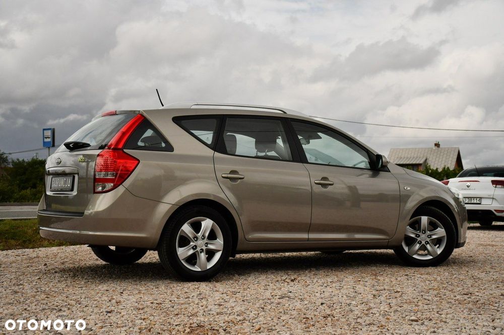 Kia Ceed - 26