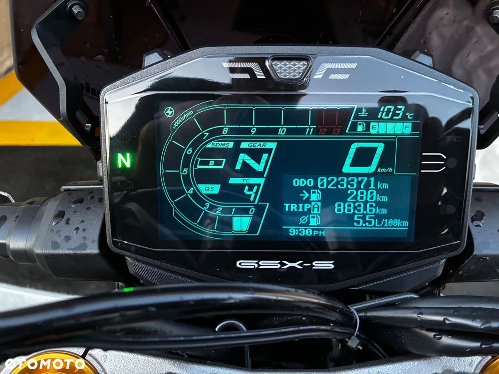 Suzuki GSX 1000 - 10