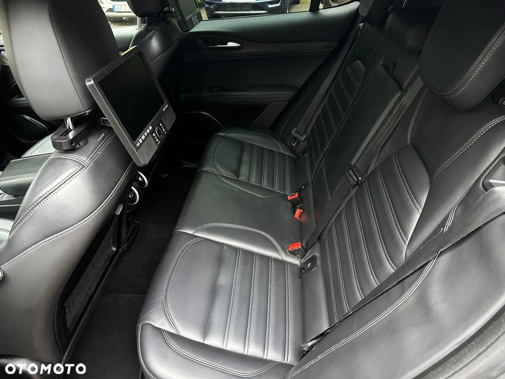 Alfa Romeo Stelvio 2.0 Turbo 16V AT8-Q4 B-Tech - 26
