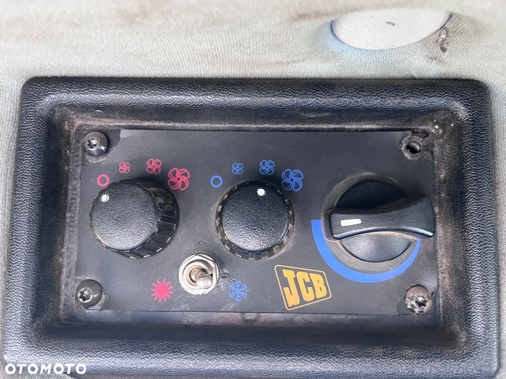 JCB FASTRAC 3185 - 16