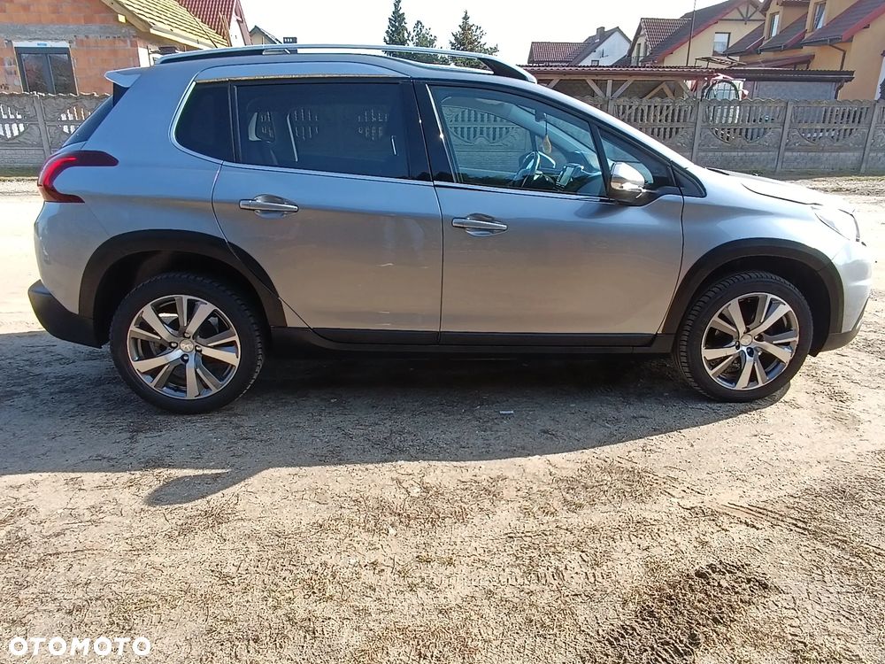 Peugeot 2008 BlueHDi 100 STOP & START Allure - 4