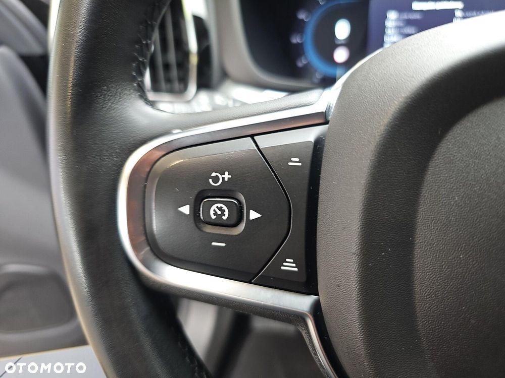 Volvo XC 60 B4 B Essential - 14