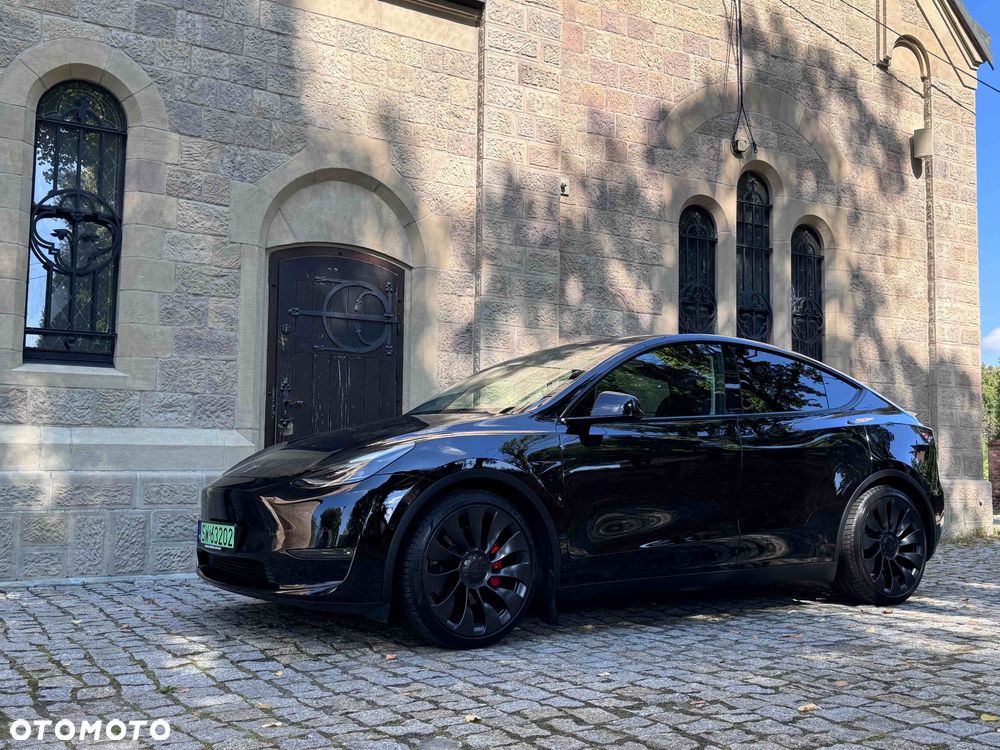 Tesla Y Performance AWD - 2