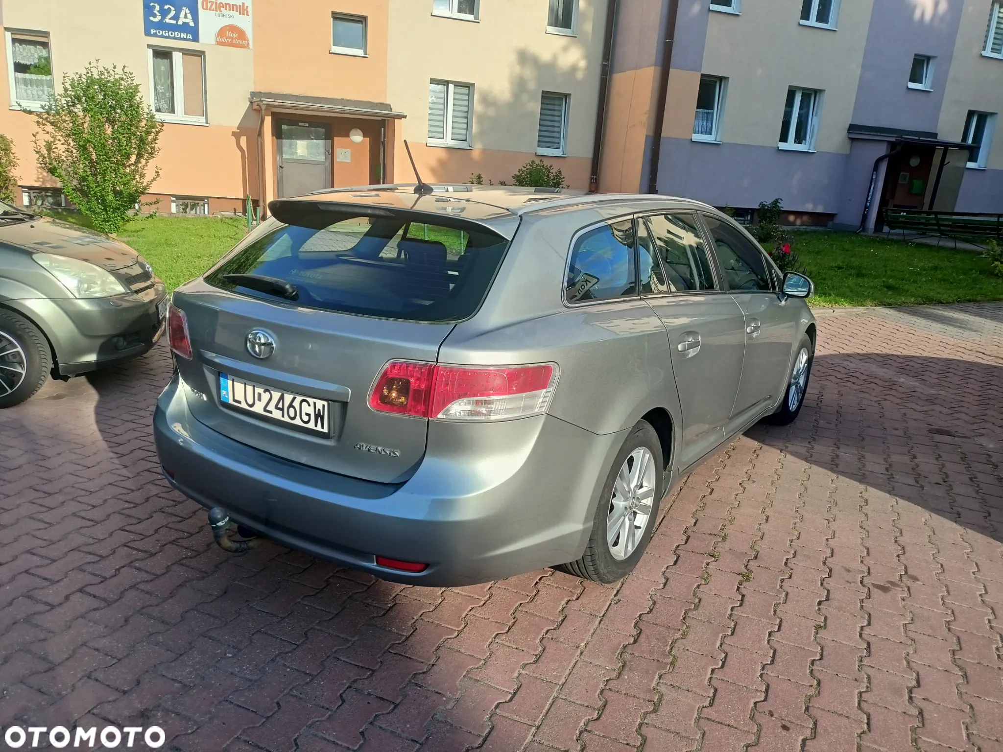 Toyota Avensis 1.8 Premium - 12