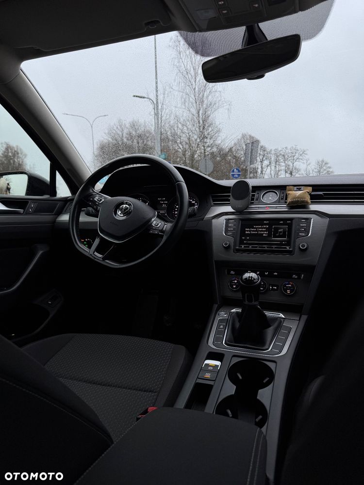 Volkswagen Passat 1.6 TDI BMT Trendline - 15