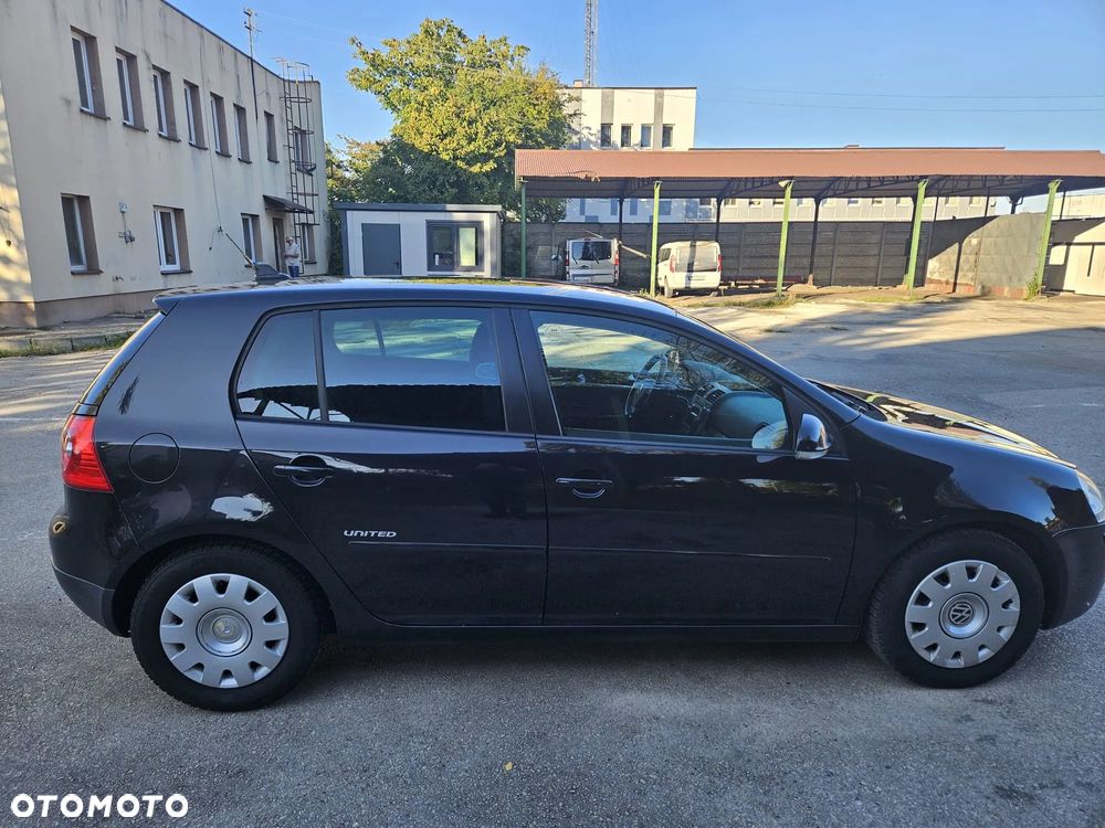 Volkswagen Golf - 6