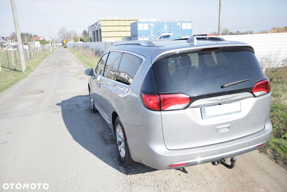 Chrysler Pacifica - 5