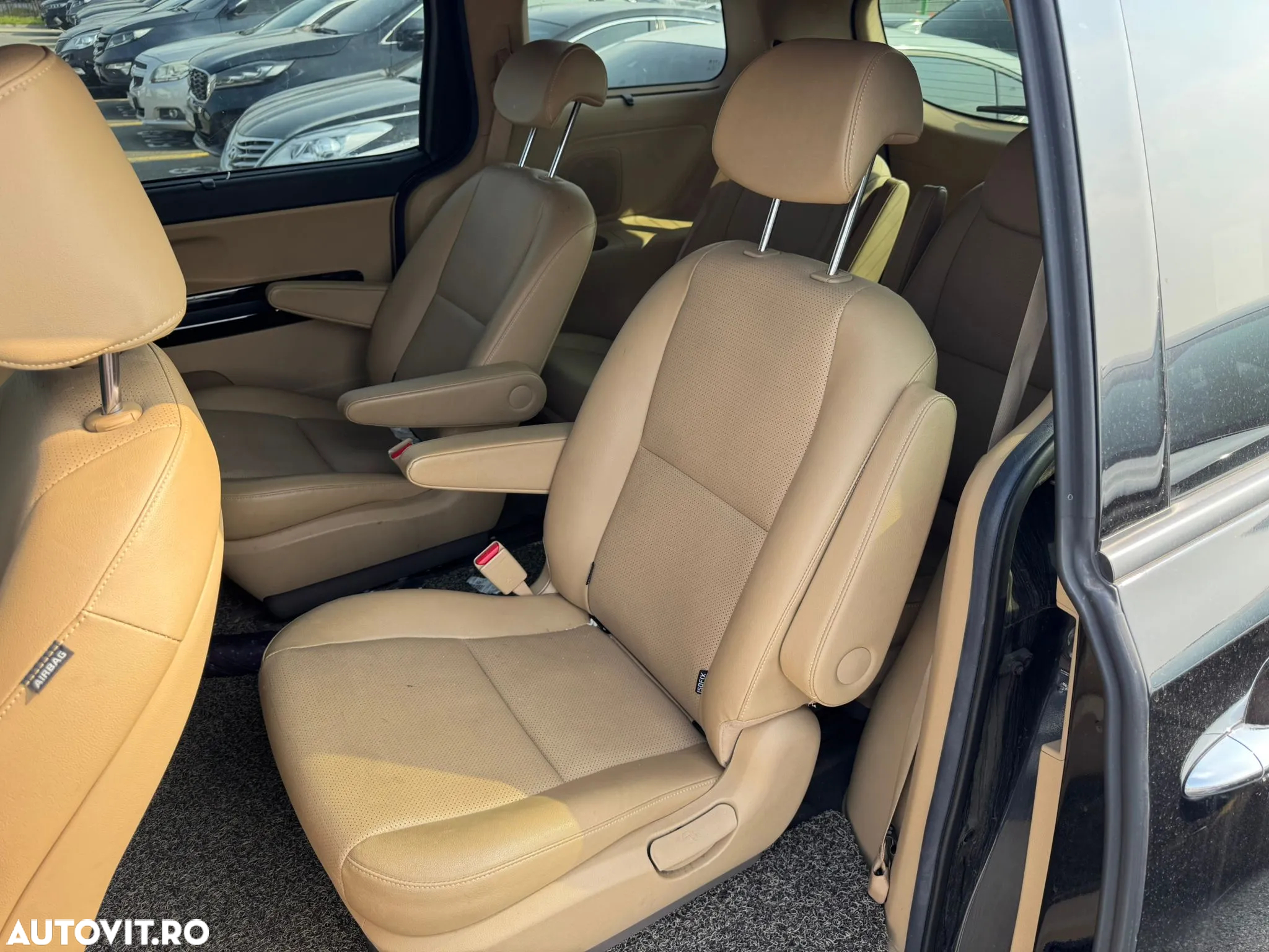 Kia Carnival - 19