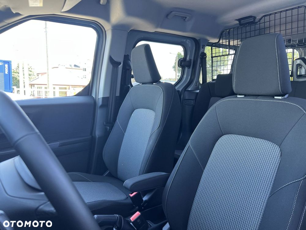 Ford Transit Courier - 11