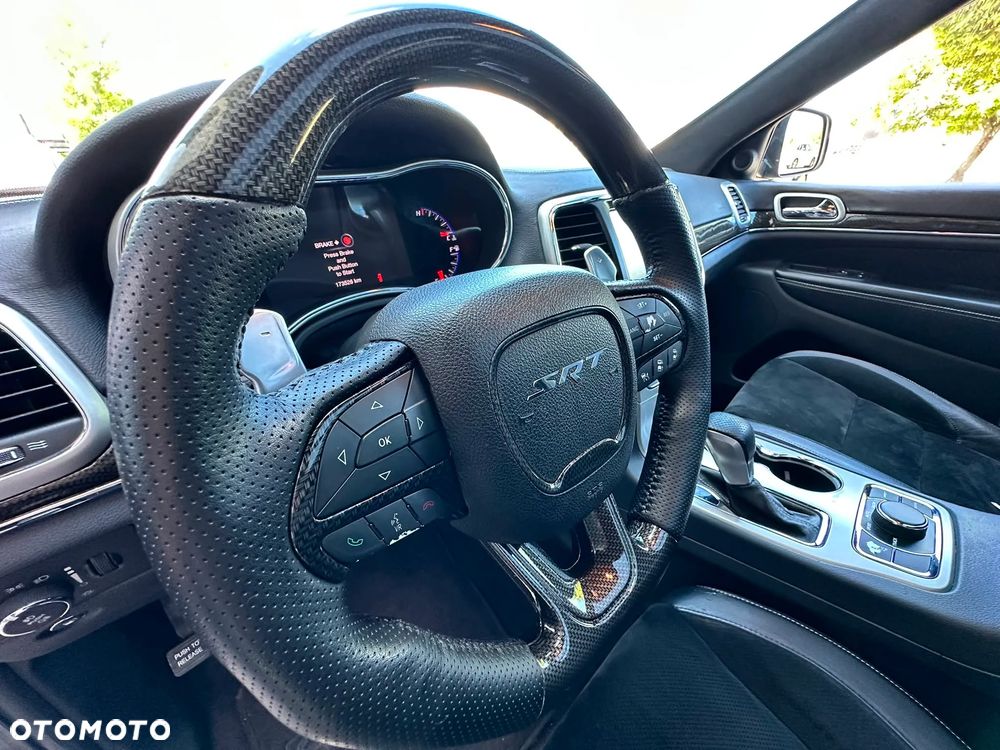 Jeep Grand Cherokee SRT8 - 10