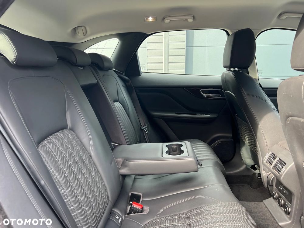 Jaguar F-Pace 20d AWD Pure - 18