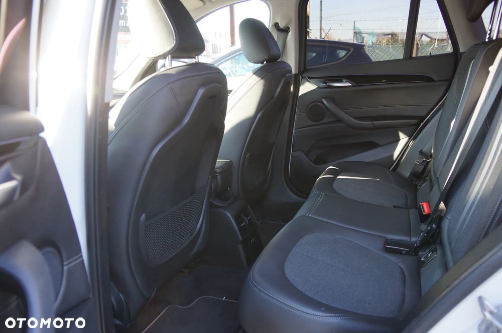 BMW X1 xDrive20d Sport Line - 30