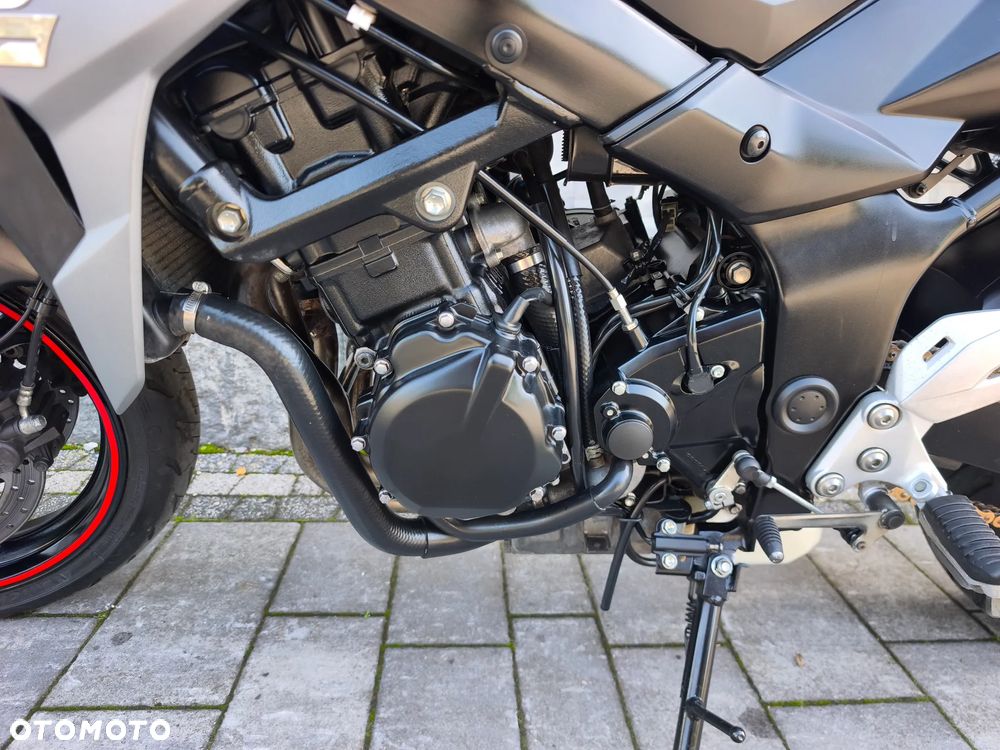 Suzuki GSR - 34