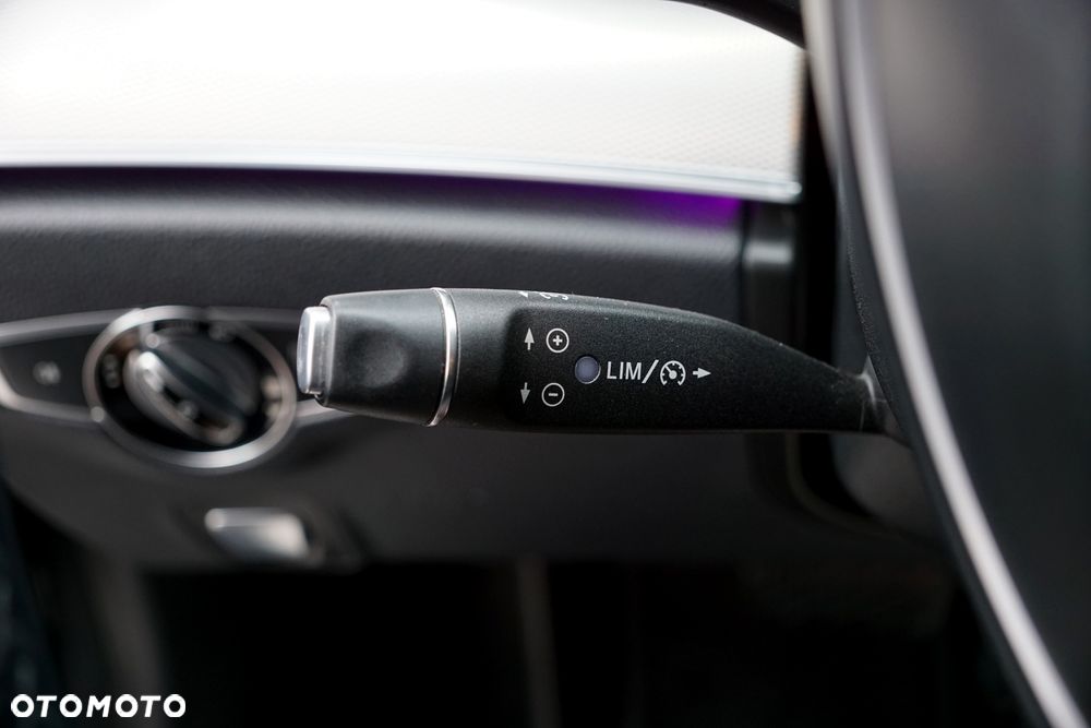 Mercedes-Benz Klasa E 220 d 4-Matic 9G-TRONIC - 30