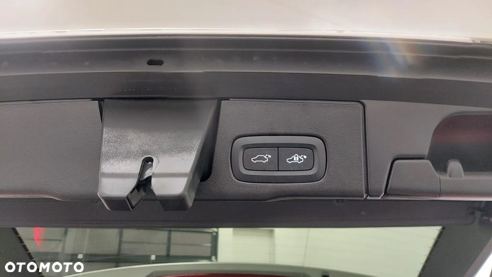Volvo XC 60 B4 B Plus Dark - 10
