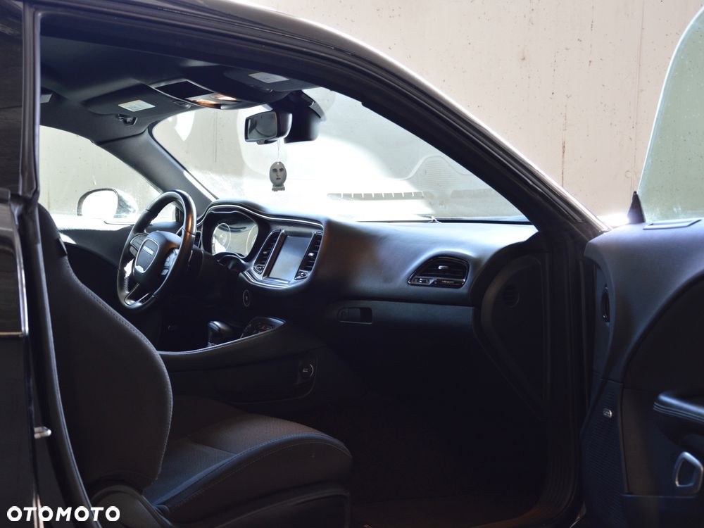 Dodge Challenger - 10