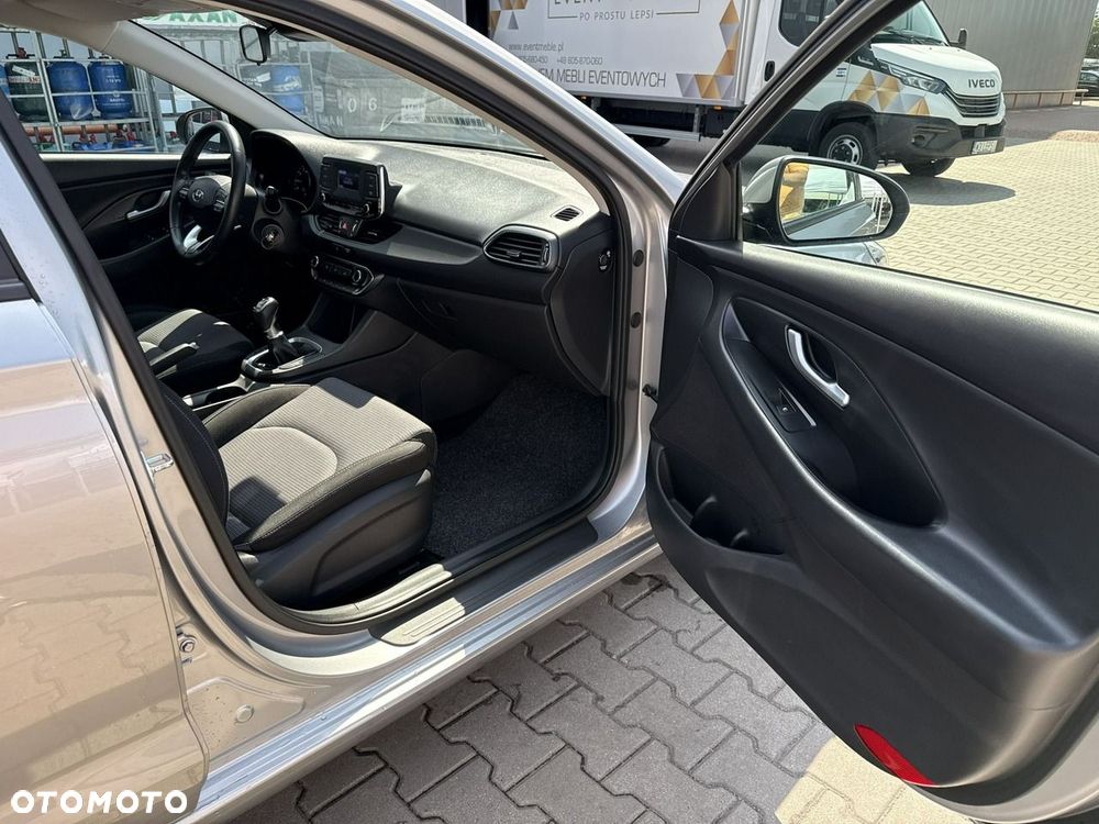 Hyundai i30 1.5 DPI Classic + - 19