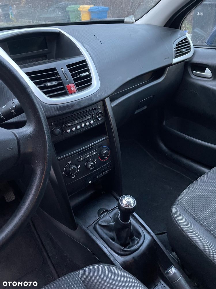 Peugeot 207 - 8