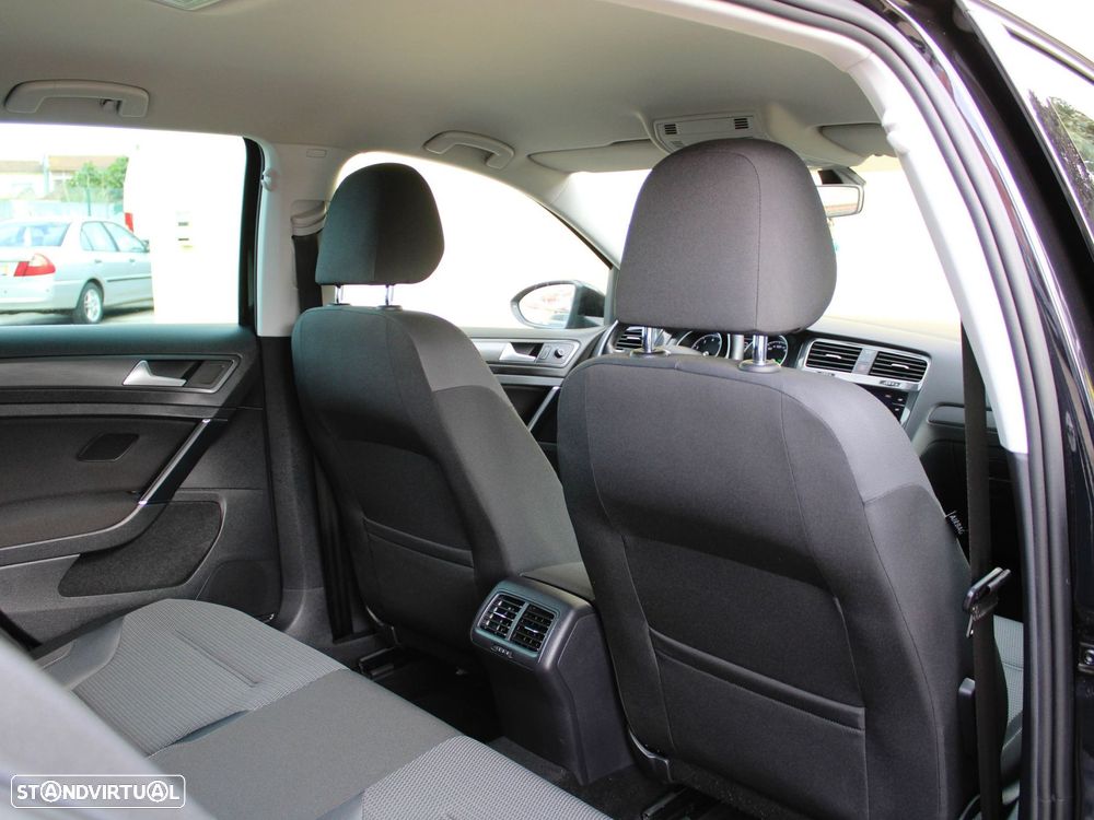 VW Golf 1.0 TSI Confortline DSG - 44