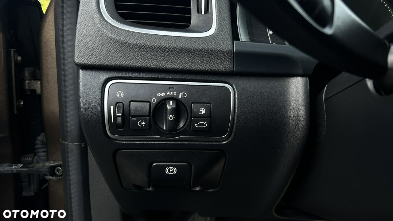 Volvo V60 Cross Country - 12