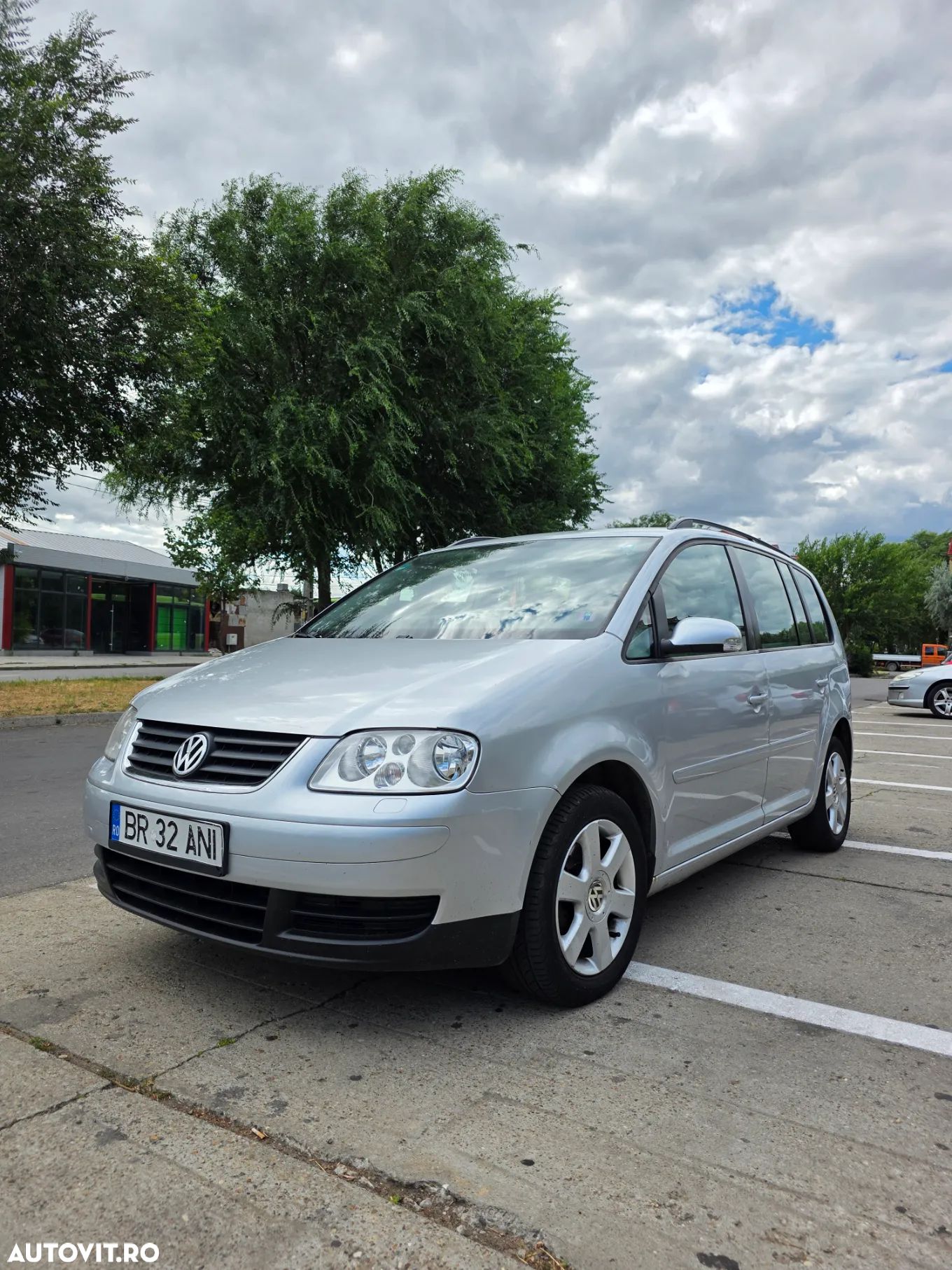 Volkswagen Touran 2.0TDI Trendline - 1