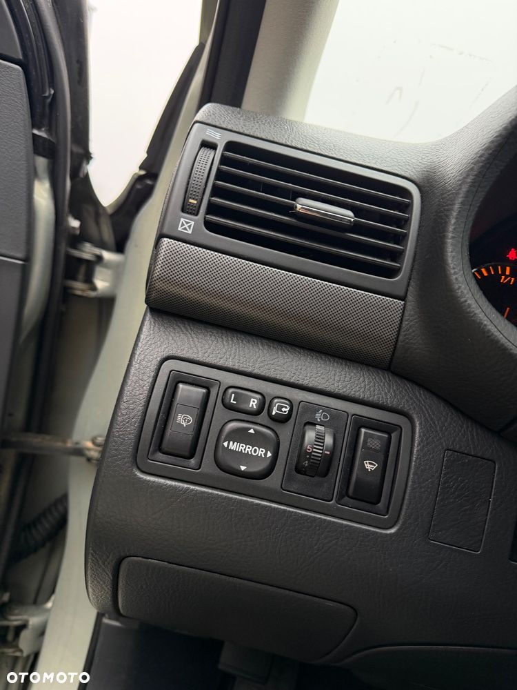 Toyota Avensis 2.0 VVT-i Team - 19