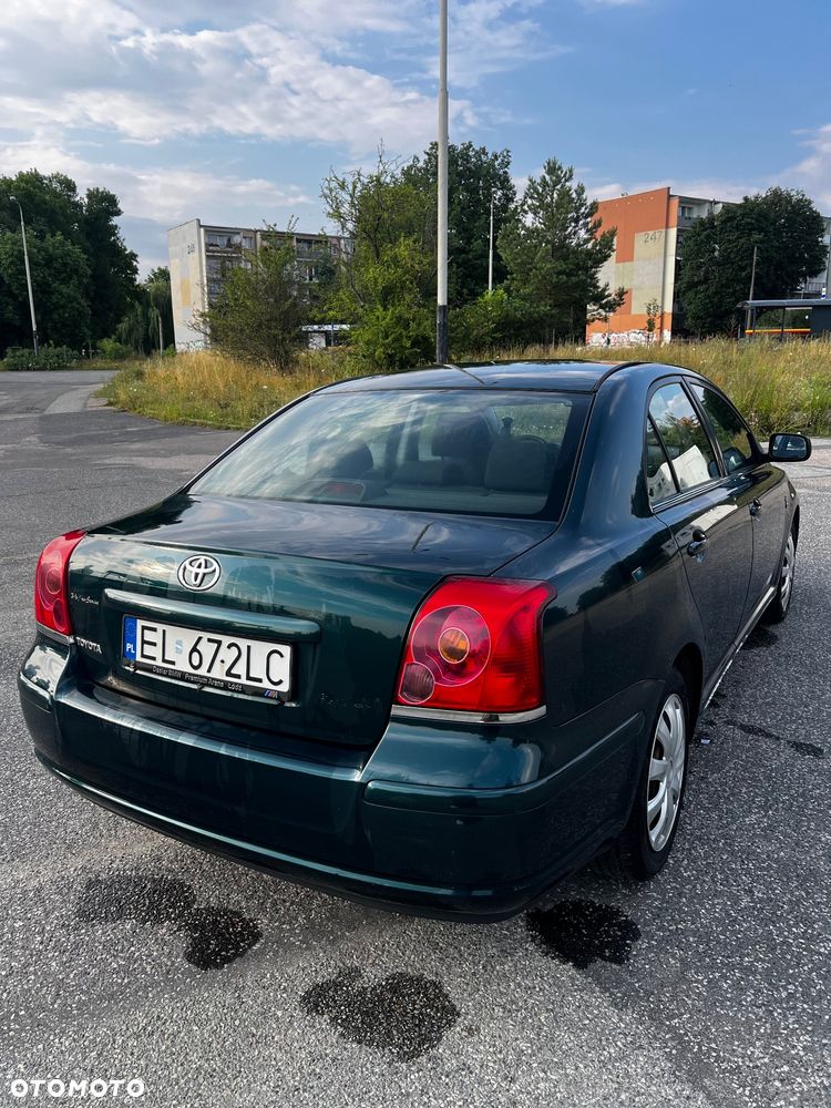 Toyota Avensis 2.0 D-4D Sol - 2
