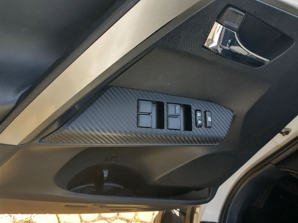 Toyota RAV4 - 8