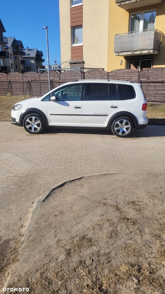 Volkswagen Touran 2.0 TDI DPF Cross DSG - 3