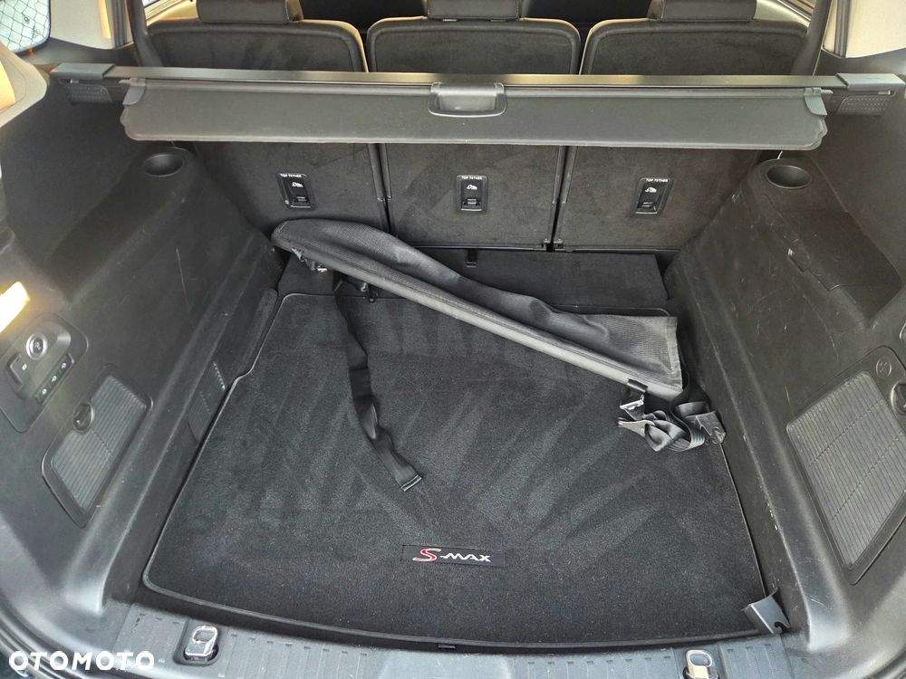 Ford S-Max - 12