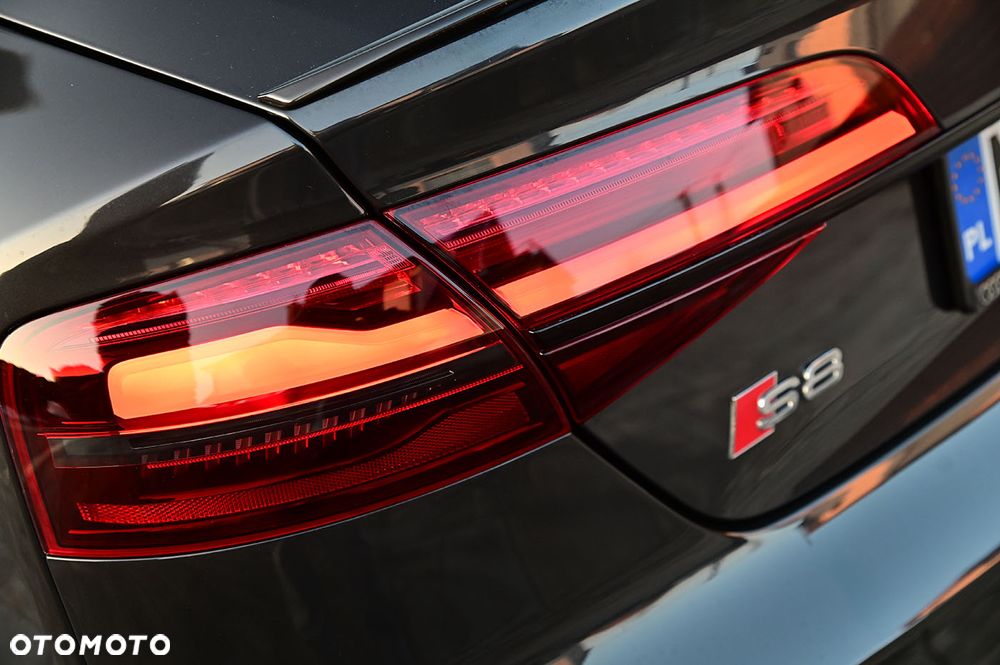 Audi S8 - 30