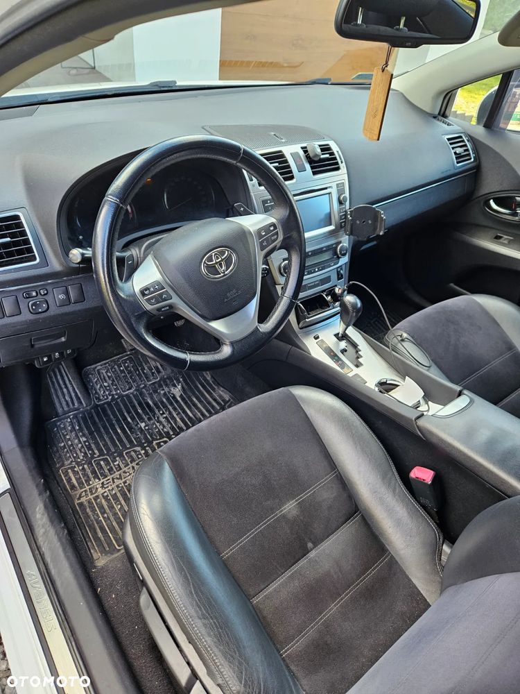Toyota Avensis - 10