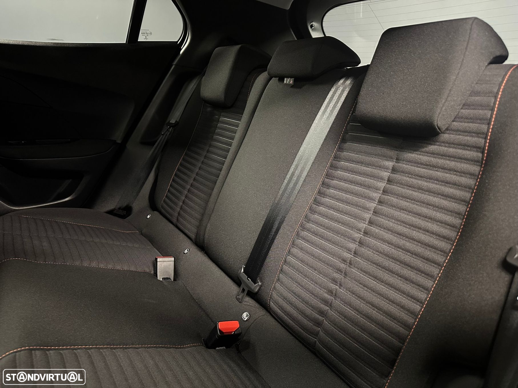 Peugeot 2008 1.2 PureTech Active Pack - 13