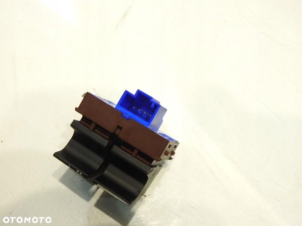 PRZYCISK KLAPKI WLEWU PALIWA BAGAŻNIKA VW PASSAT B6 3CO959903 - 3