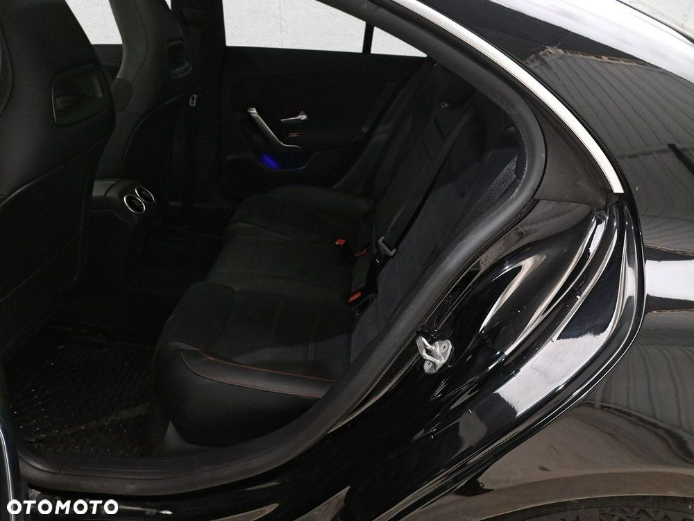 Mercedes-Benz CLA - 12