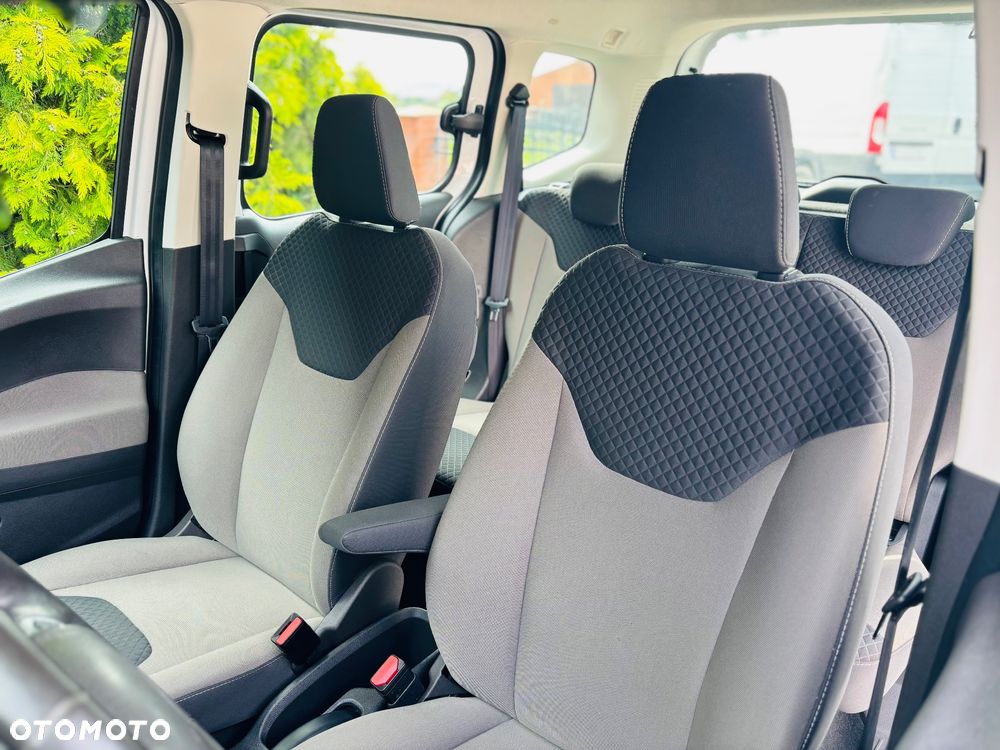 Ford Tourneo Courier - 11