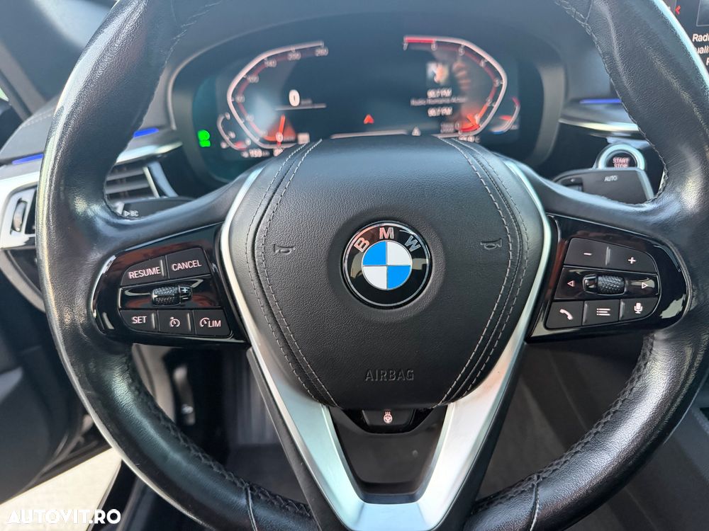 BMW Seria 5 530i Aut. Luxury Line - 15