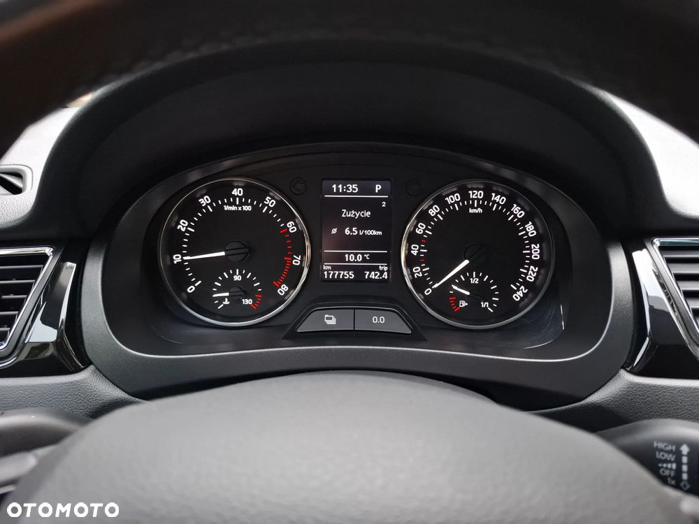 Skoda RAPID 1.4 TSI DSG Ambition - 19