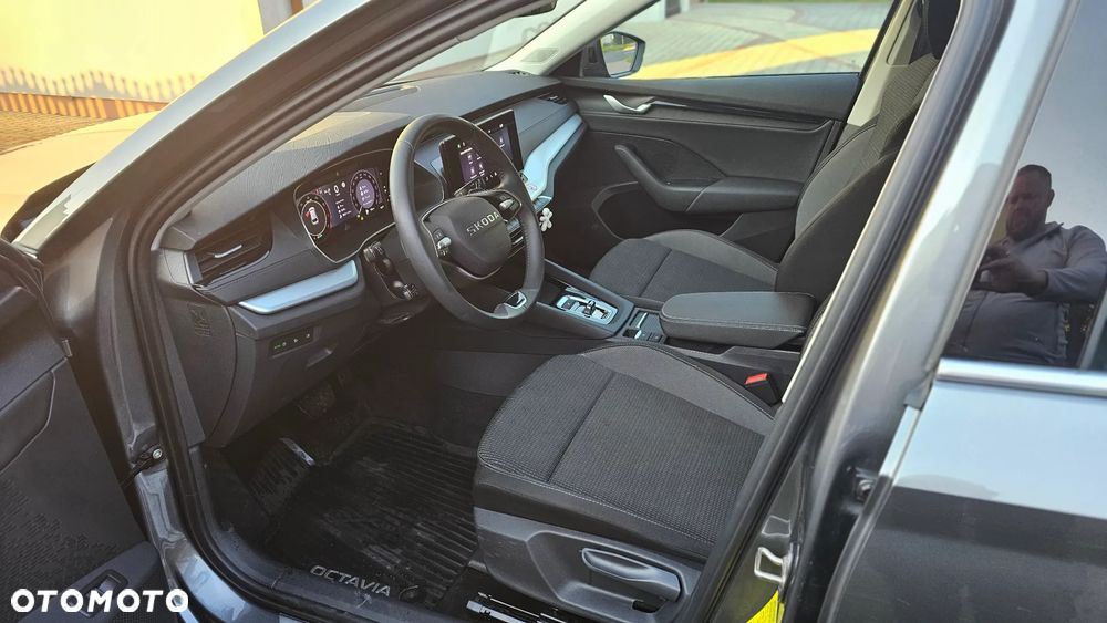 Skoda Octavia 1.5 TSI mHEV Selection DSG - 9