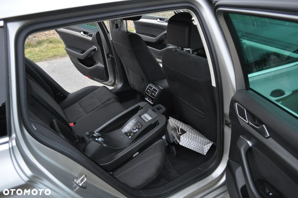 Volkswagen Passat 1.6 TDI (BlueMotion Technology) DSG Comfortline - 19