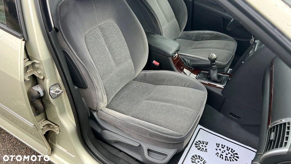 Peugeot 407 2.0 HDI Intense - 27