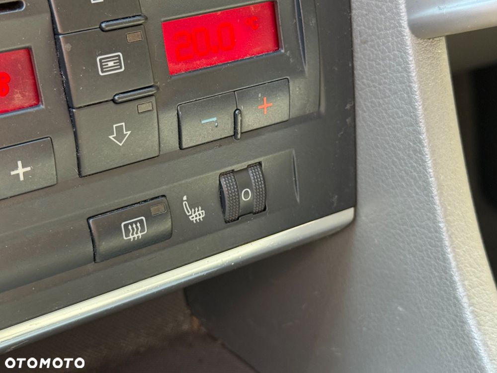 Audi A4 Avant 1.9 TDI quattro - 30