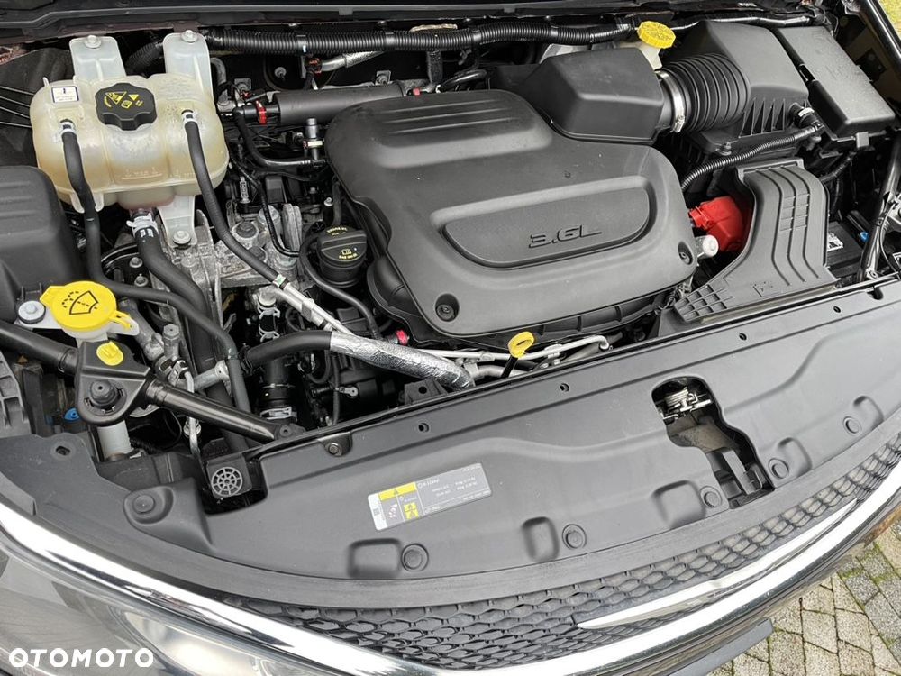 Chrysler Pacifica - 33
