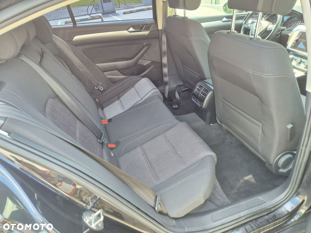 Volkswagen Passat - 15
