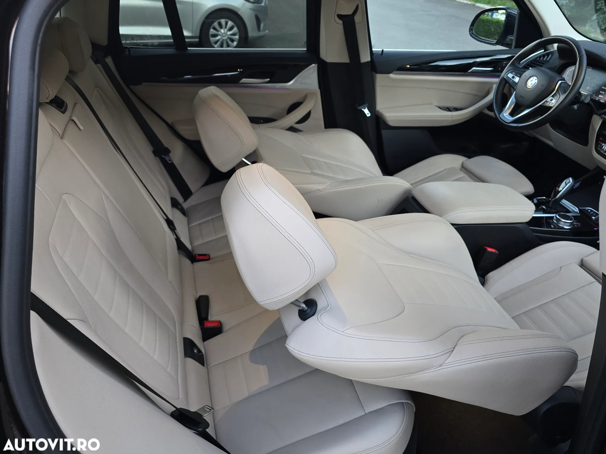 BMW X3 xDrive20d AT Luxury Line - 12