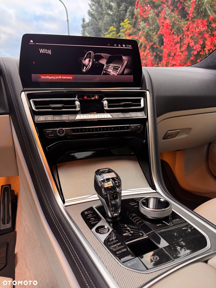 BMW Seria 8 - 16