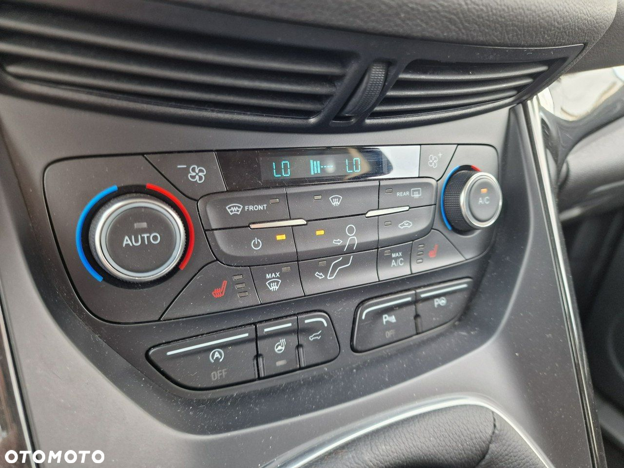 Ford Kuga 1.5 EcoBoost 2x4 Titanium - 30
