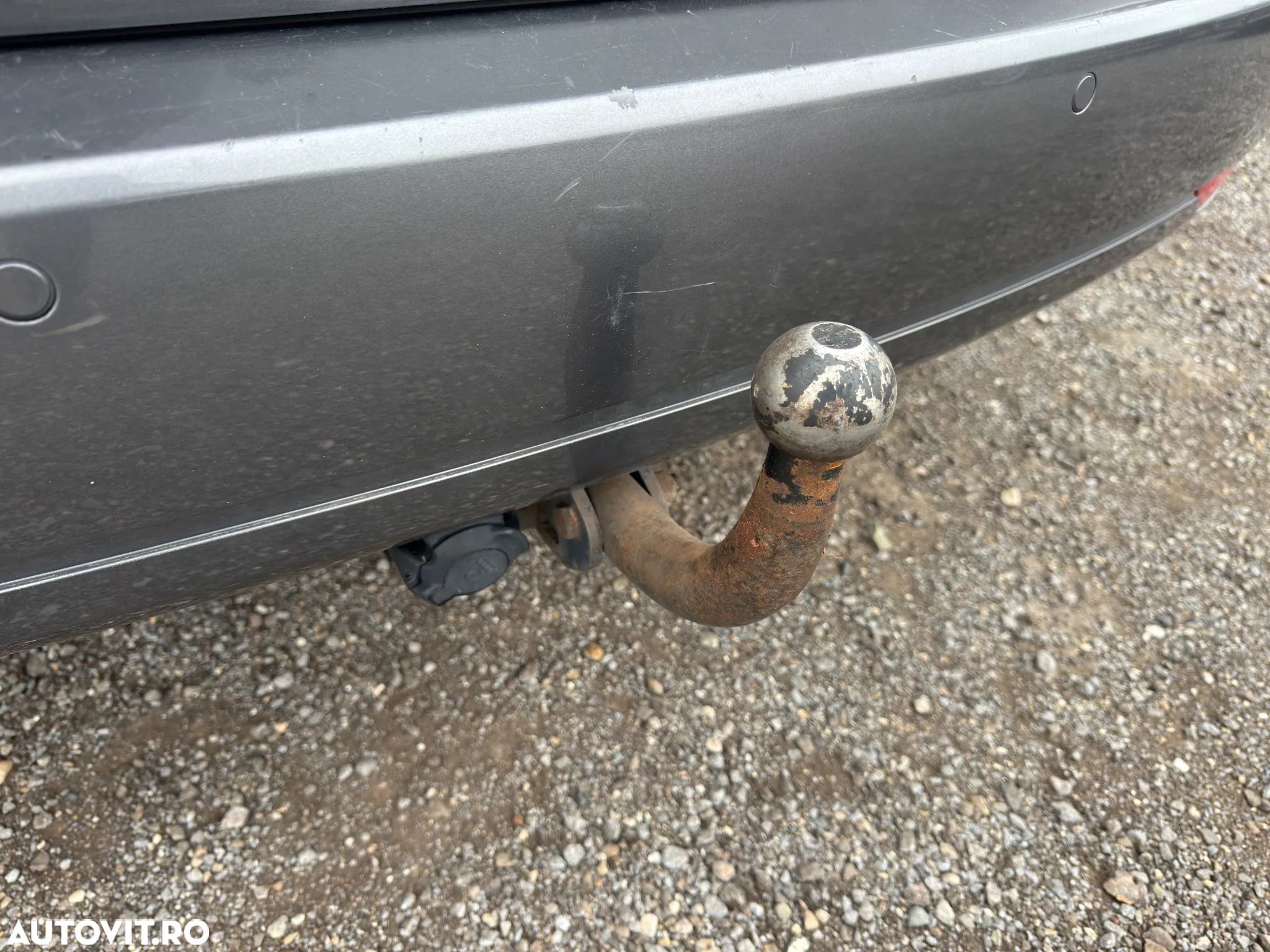 Volkswagen Touran 2.0 TDI DPF BlueMotion Technology MATCH - 9